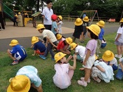 公園で遊んでいる様子