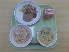 給食メニュ